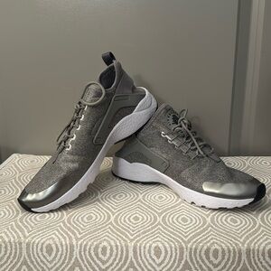 Nike Air Huarache Ultra SE Gray W size: 9